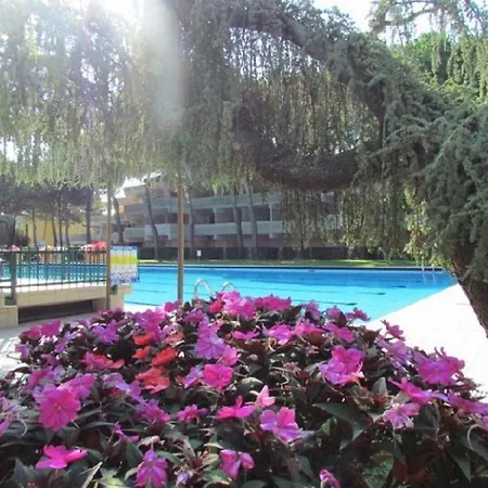 Modern In - 2 Swimming Pools - Tennis Courts 아파트 비비오네