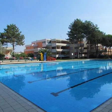 Modern In - 2 Swimming Pools - Tennis Courts