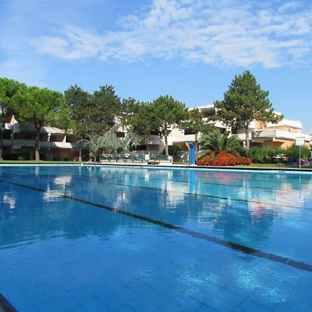 Modern In - 2 Swimming Pools - Tennis Courts